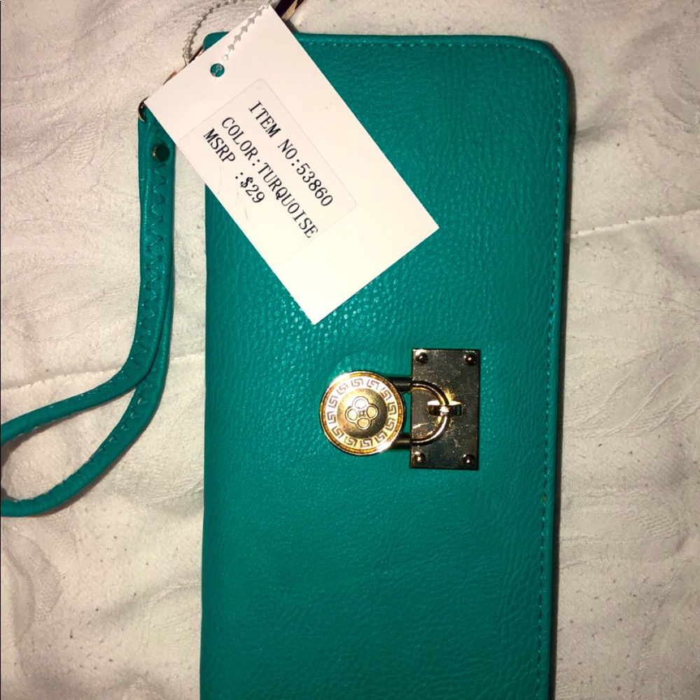 Selling a cute turquoise wallet